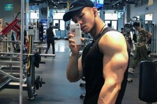 南通肌肉男模(肌肉男模拟器)