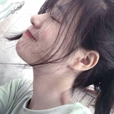 南通伴游女生烟雨蒙蒙的资料